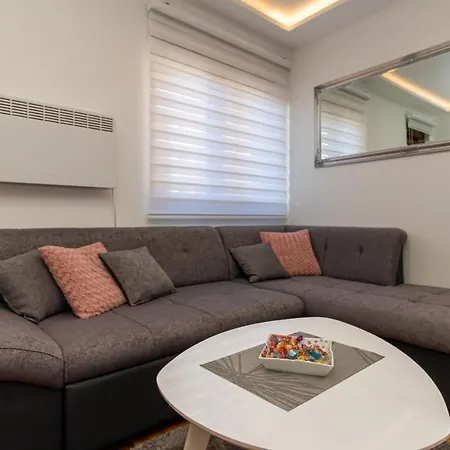 Nirvana 06 Apartman *